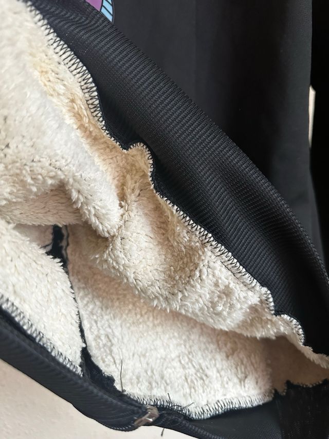 Sudadera con capucha negra