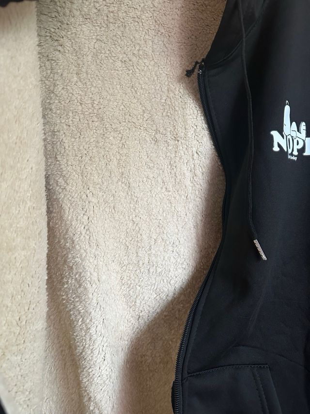 Sudadera con capucha negra