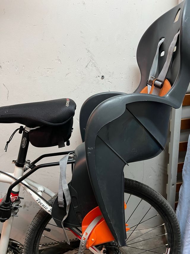 Silla para bicicleta infantil y casco