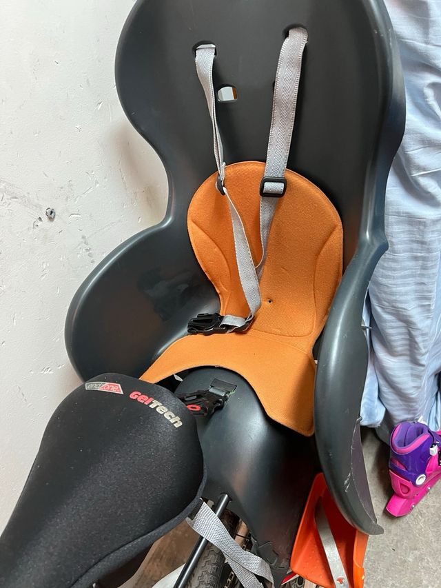 Silla para bicicleta infantil y casco