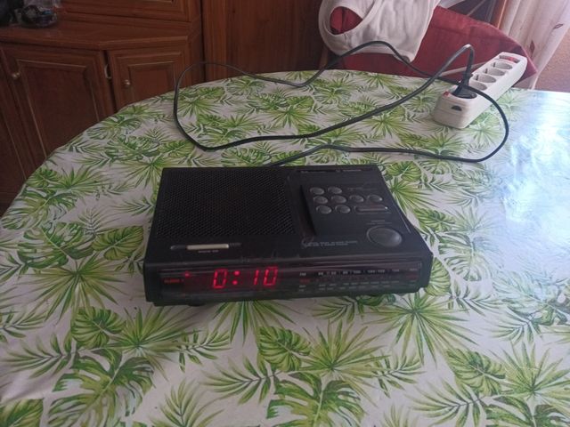 Radio Despertador Thomson Negra