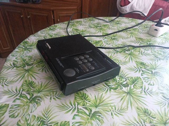 Radio Despertador Thomson Negra