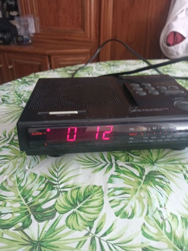 Radio Despertador Thomson Negra