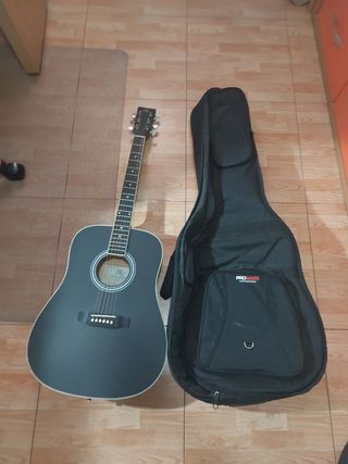 Guitarra Acústica con Funda Negra