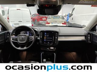 Volvo XC40 T2 Momentum Pro Auto 95 kW (129 CV)