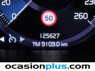 Volvo XC40 T2 Momentum Pro Auto 95 kW (129 CV)