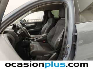 Volvo XC40 T2 Momentum Pro Auto 95 kW (129 CV)