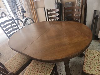 Mesa de comedor y 6 sillas de madera