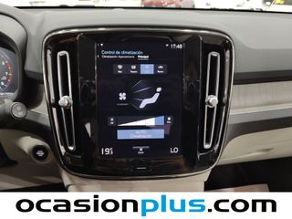 Volvo XC40 T2 Core Dark Auto 95 kW (129 CV)
