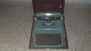 Máquina de escribir Olivetti Lettera 32