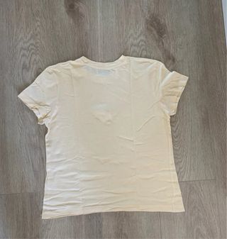 Camiseta Bershka amarilla con frase