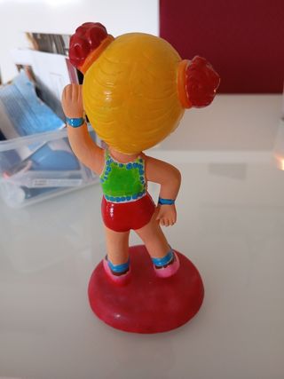 Figura de gimnasia pintada a mano
