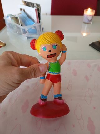 Figura de gimnasia pintada a mano
