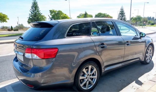 Toyota Avensis 2012 cross sport advance