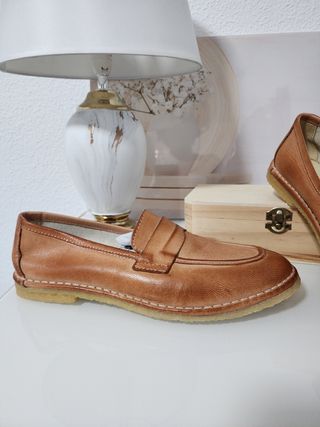 Mocasines de piel marrones
Talla 38,39,40