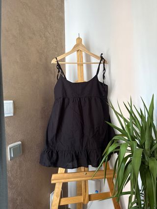 Vestido negro con tirantes