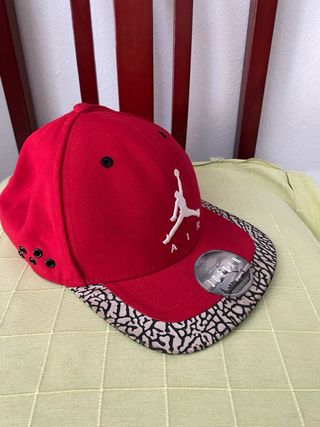 Gorra Jordan Roja Ajustable