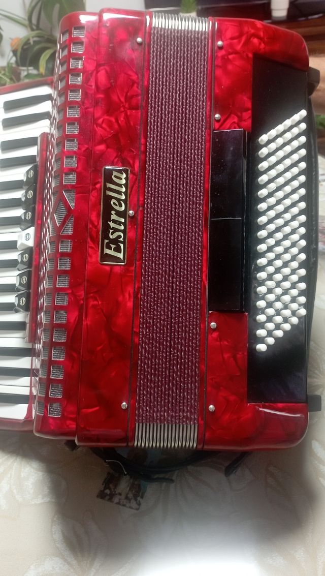 Acordeón Rojo Estrella