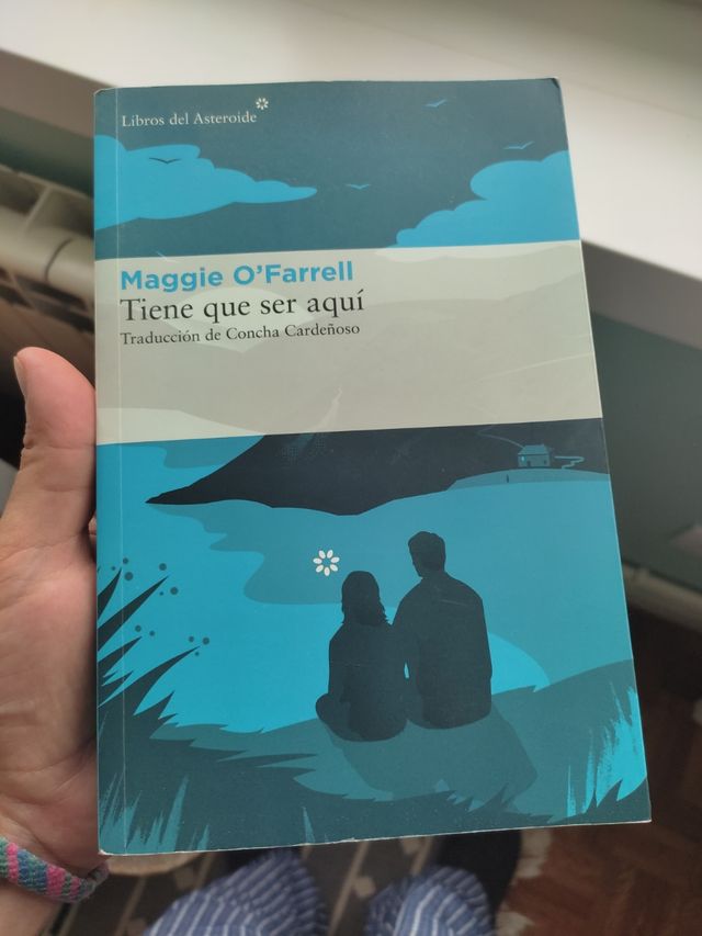 Tiene que ser aquí (Spanish Edition)