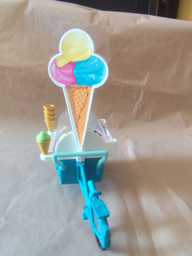 Heladería Playmobil con figuras