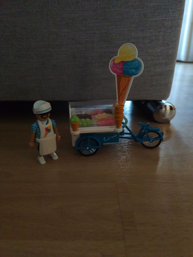 Heladería Playmobil con figuras