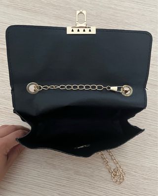 Bolso Negro con cadena dorada