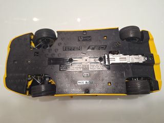 1/18. Ferrari F50 amarillo. Burago. 