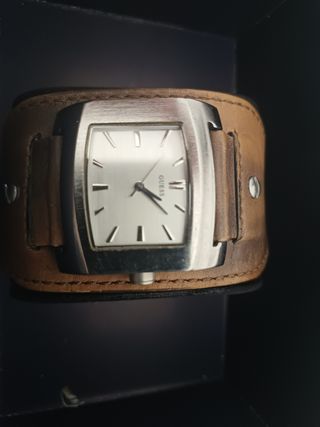Reloj Guess Cuero Marrón y Plata