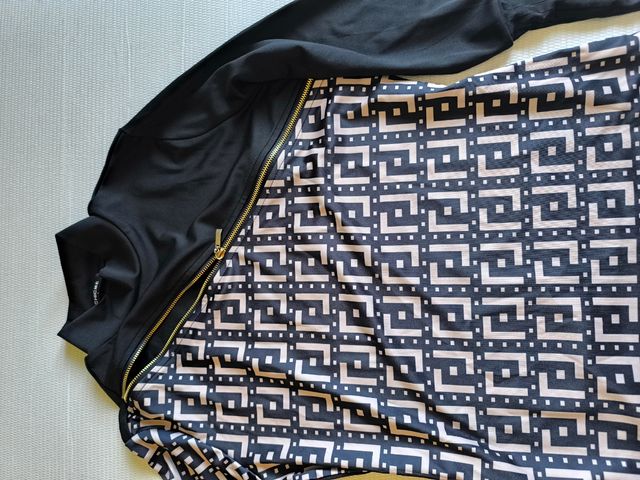 Jersey cuello alto estampado