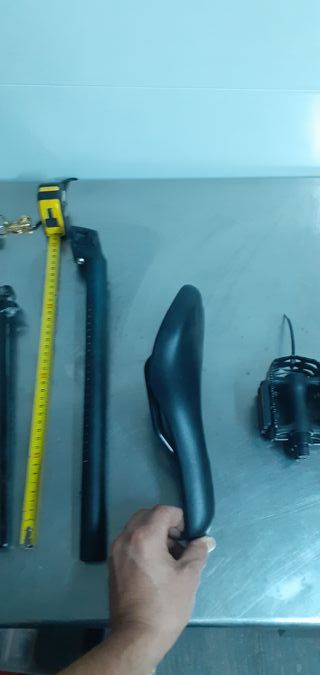 Sillin pedales cadena manillares bicicleta