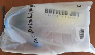 Botella de agua deportiva con medidor de consumo