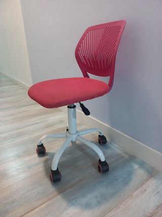 Silla giratoria rosa y blanca