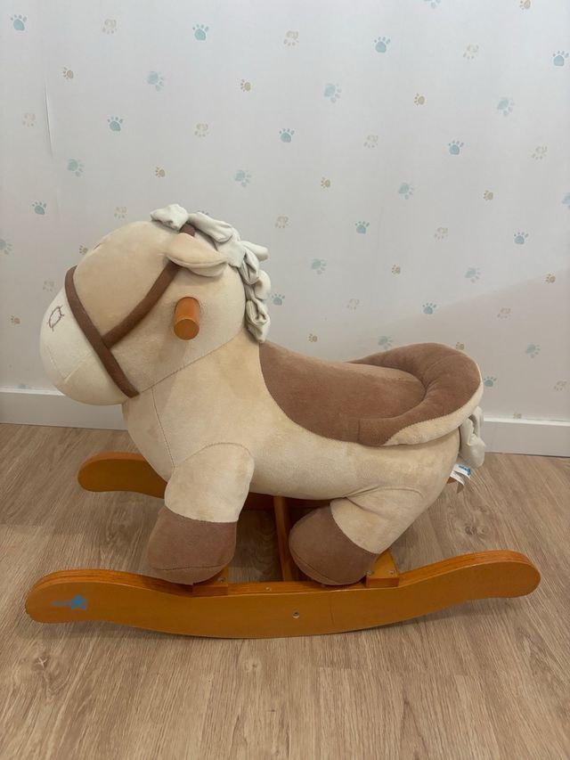 Caballito balancín peluche infantil