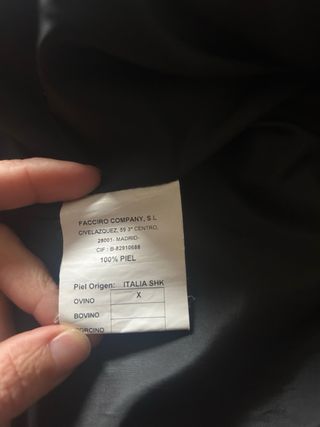 Cazadora de cuero negra con cremalleras para chica