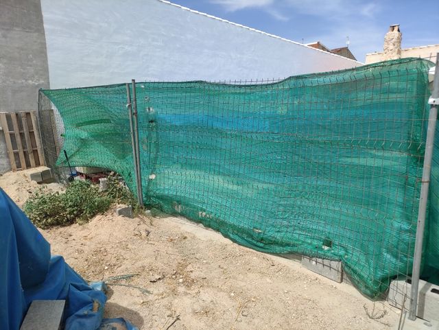 Vallas de obra y piedras