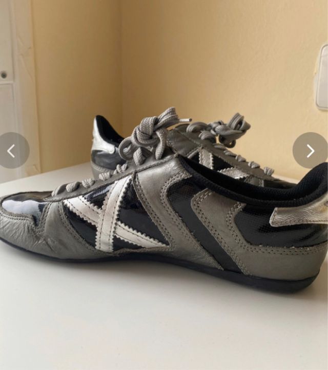 Zapatillas Munich grises y negras.