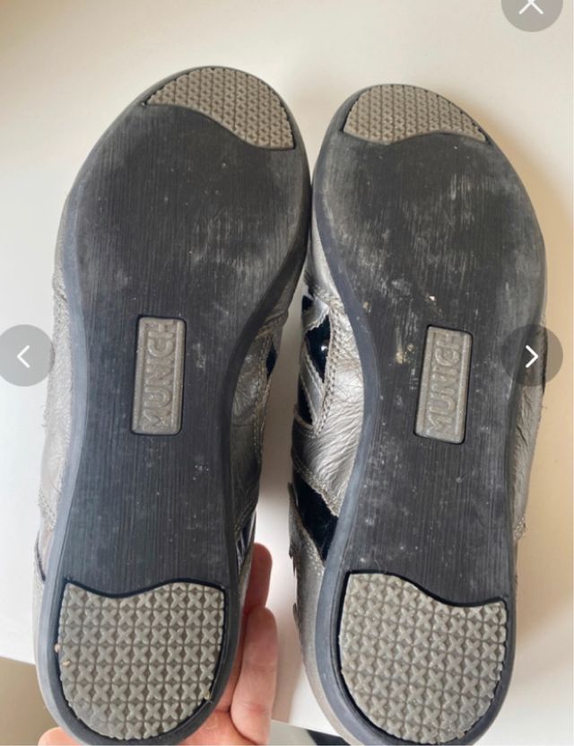Zapatillas Munich grises y negras.