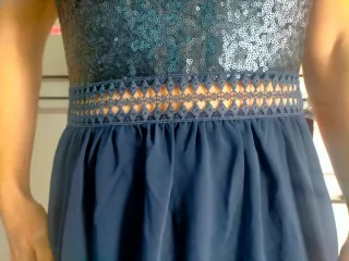 Elegante vestido de fiesta azul