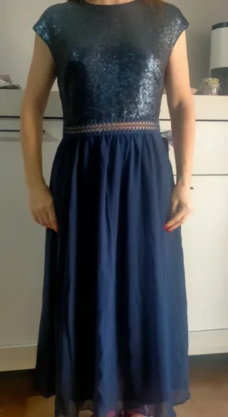 Elegante vestido de fiesta azul