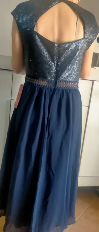 Elegante vestido de fiesta azul