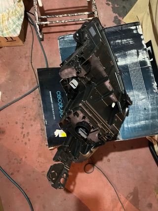 Faro anteriore Peugeot 3008 II sinistro