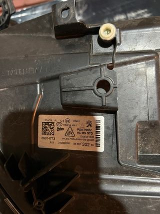 Faro anteriore Peugeot 3008 II sinistro