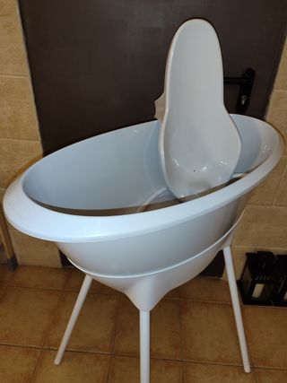 Bañera bebé gris con desagüe y patas