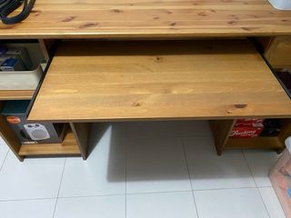 Escritorio de madera IKEA