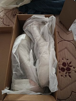 Zapatos de tacón dorados para mujer