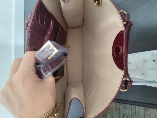 Borsa Guess effetto coccodrillo bordeaux