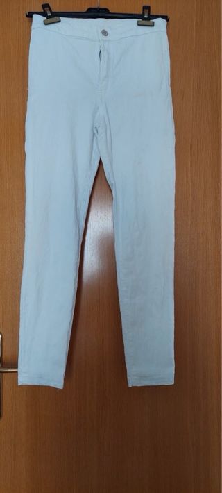 Jeans rotos mujer talla M y más prendas
Todo 25€ 
