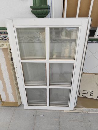 Ventanas y premarcos blancos