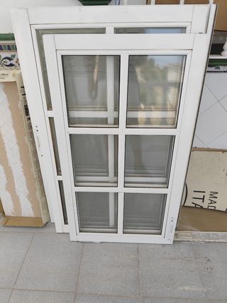 Ventanas y premarcos blancos