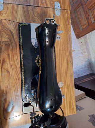 Máquina de coser Alfa antigua